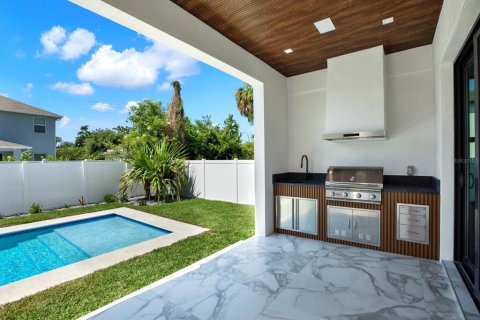 House in Tampa, Florida 4 bedrooms, 344.48 sq.m. № 1749545 - photo 25