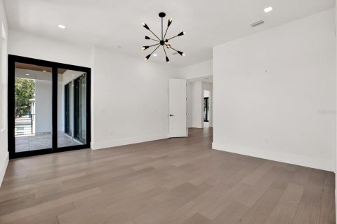 House in Tampa, Florida 4 bedrooms, 344.48 sq.m. № 1749545 - photo 12
