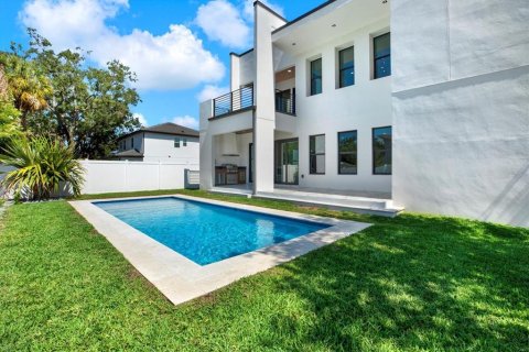 House in Tampa, Florida 4 bedrooms, 344.48 sq.m. № 1749545 - photo 23