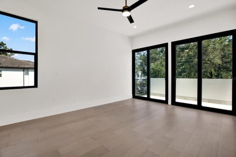 House in Tampa, Florida 4 bedrooms, 344.48 sq.m. № 1749545 - photo 9