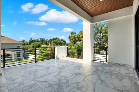 House in Tampa, Florida 4 bedrooms, 344.48 sq.m. № 1749545 - photo 22