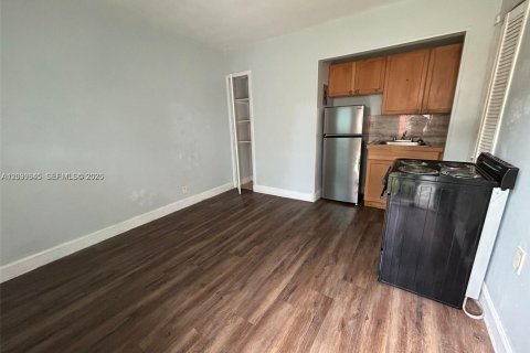 Villa ou maison à louer à Hollywood, Floride: 18.58 m2 № 2397527 - photo 2