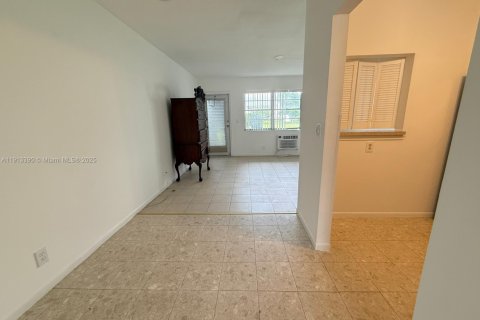 Снять в аренду кондоминиум в Уэст-Палм-Бич, Флорида 1 спальня, 65.22м2, № 1969829 - фото 3