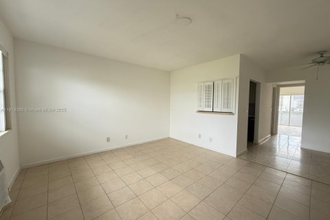 Снять в аренду кондоминиум в Уэст-Палм-Бич, Флорида 1 спальня, 65.22м2, № 1969829 - фото 6