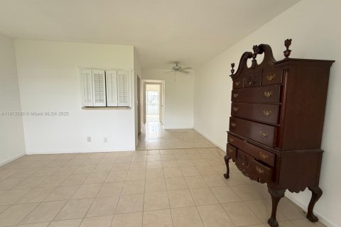 Снять в аренду кондоминиум в Уэст-Палм-Бич, Флорида 1 спальня, 65.22м2, № 1969829 - фото 4