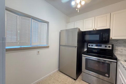 Снять в аренду кондоминиум в Уэст-Палм-Бич, Флорида 1 спальня, 65.22м2, № 1969829 - фото 7