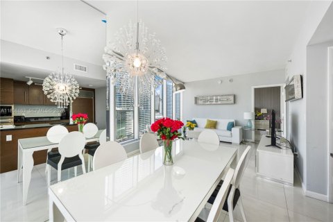 Copropriété à vendre à Miami, Floride: 2 chambres, 119.47 m2 № 2024888 - photo 4