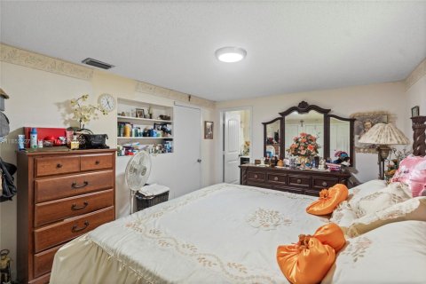 House in Homestead, Florida 4 bedrooms, 234.3 sq.m. № 1859096 - photo 27