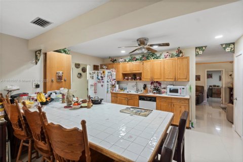 House in Homestead, Florida 4 bedrooms, 234.3 sq.m. № 1859096 - photo 9