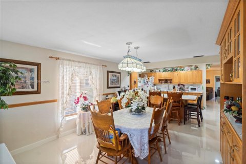 House in Homestead, Florida 4 bedrooms, 234.3 sq.m. № 1859096 - photo 12