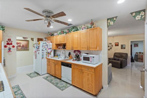 House in Homestead, Florida 4 bedrooms, 234.3 sq.m. № 1859096 - photo 14