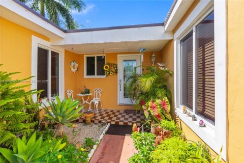 House in Homestead, Florida 4 bedrooms, 234.3 sq.m. № 1859096 - photo 6