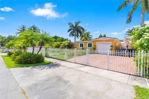 House in Homestead, Florida 4 bedrooms, 234.3 sq.m. № 1859096 - photo 1
