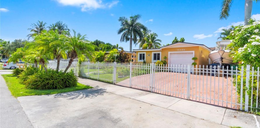 House in Homestead, Florida 4 bedrooms, 234.3 sq.m. № 1859096