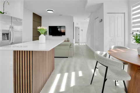 Townhouse in Homestead, Florida 3 bedrooms, 123.37 sq.m. № 2003072 - photo 6