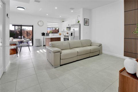 Townhouse in Homestead, Florida 3 bedrooms, 123.37 sq.m. № 2003072 - photo 3