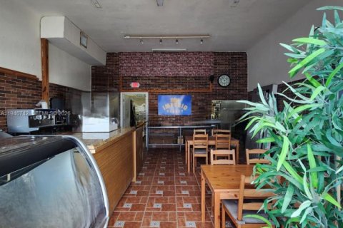 Propiedad comercial en venta en Hialeah, Florida № 2152919 - foto 6