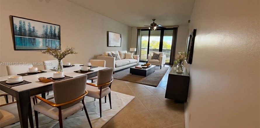 Condominio en Pembroke Pines, Florida, 2 dormitorios № 1878365