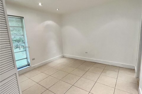 Condominio en venta en Miami, Florida, 2 dormitorios, 70.88 m2 № 2076975 - foto 9