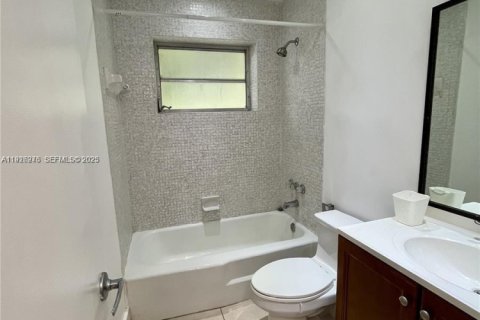 Condominio en venta en Miami, Florida, 2 dormitorios, 70.88 m2 № 2076975 - foto 10