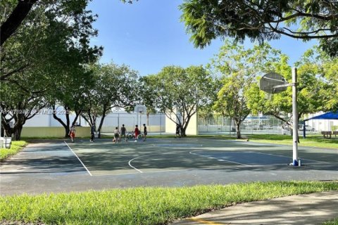 Condominio en venta en Miami, Florida, 2 dormitorios, 70.88 m2 № 2076975 - foto 20