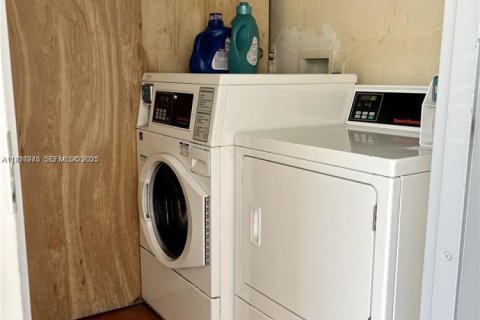 Condominio en venta en Miami, Florida, 2 dormitorios, 70.88 m2 № 2076975 - foto 12