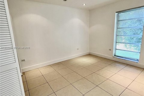 Condominio en venta en Miami, Florida, 2 dormitorios, 70.88 m2 № 2076975 - foto 7