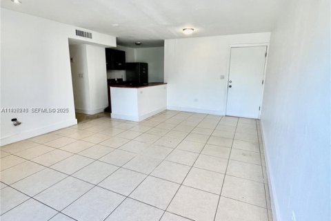 Condominio en venta en Miami, Florida, 2 dormitorios, 70.88 m2 № 2076975 - foto 4