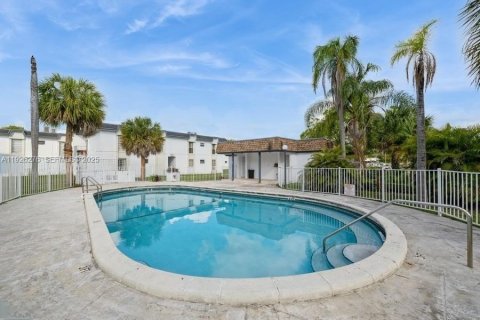 Condominio en venta en Miami, Florida, 2 dormitorios, 70.88 m2 № 2076975 - foto 17