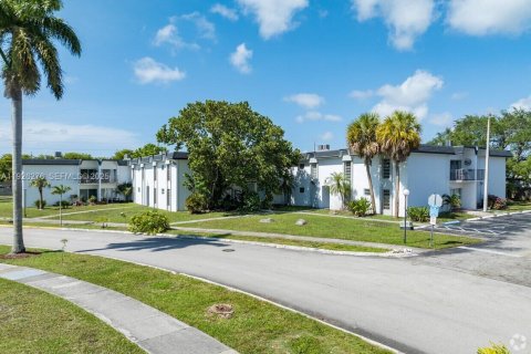 Condominio en venta en Miami, Florida, 2 dormitorios, 70.88 m2 № 2076975 - foto 2