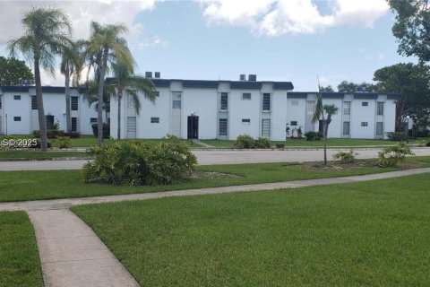 Condominio en venta en Miami, Florida, 2 dormitorios, 70.88 m2 № 2076975 - foto 22