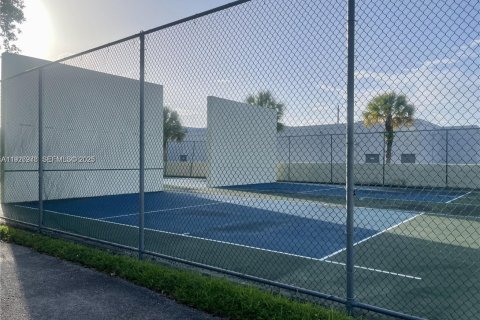 Condominio en venta en Miami, Florida, 2 dormitorios, 70.88 m2 № 2076975 - foto 19