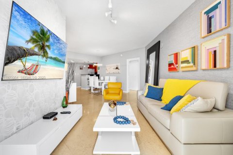 Condominio en venta en Sunny Isles Beach, Florida, 3 dormitorios, 152.08 m2 № 1982583 - foto 1