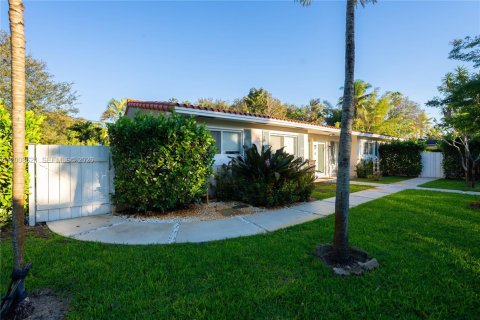 Villa ou maison à vendre à Biscayne Park, Floride: 3 chambres № 2068266 - photo 8