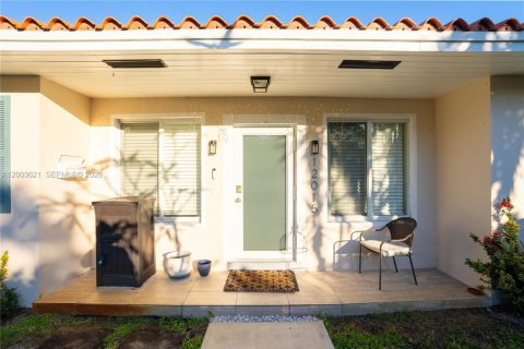 Villa ou maison à vendre à Biscayne Park, Floride: 3 chambres № 2068266 - photo 11