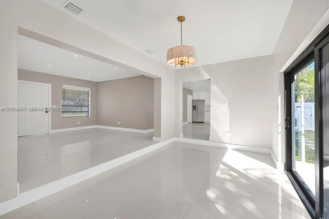 Villa ou maison à vendre à Biscayne Park, Floride: 3 chambres № 2068266 - photo 30