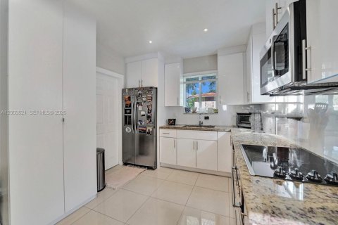 Villa ou maison à vendre à Biscayne Park, Floride: 3 chambres № 2068266 - photo 21