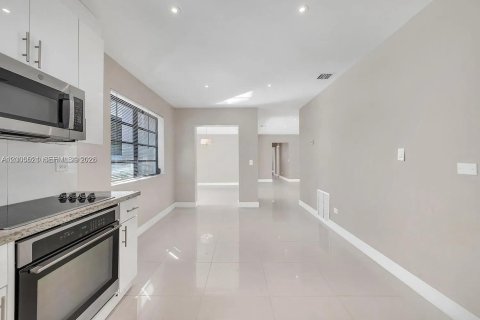 Villa ou maison à vendre à Biscayne Park, Floride: 3 chambres № 2068266 - photo 28