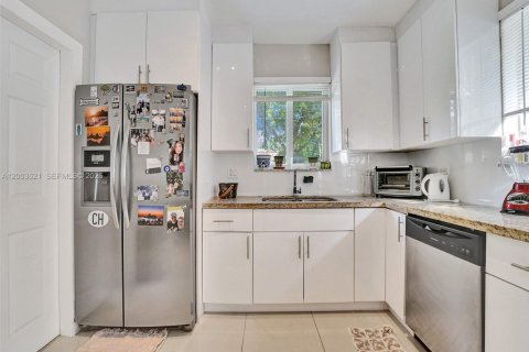 Villa ou maison à vendre à Biscayne Park, Floride: 3 chambres № 2068266 - photo 24