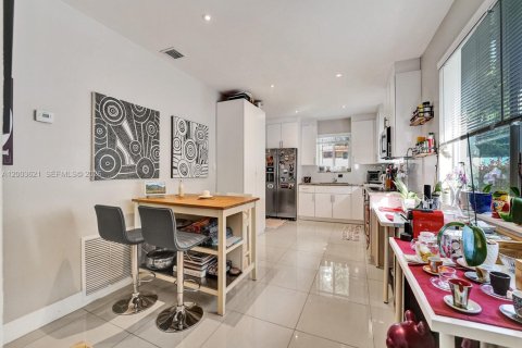 Villa ou maison à vendre à Biscayne Park, Floride: 3 chambres № 2068266 - photo 18