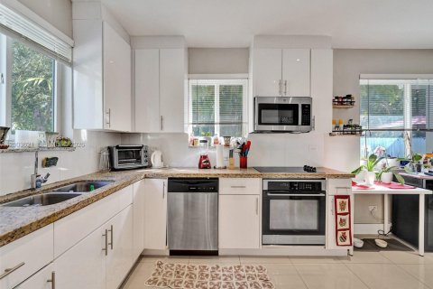 Villa ou maison à vendre à Biscayne Park, Floride: 3 chambres № 2068266 - photo 23