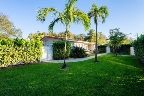 Villa ou maison à vendre à Biscayne Park, Floride: 3 chambres № 2068266 - photo 7