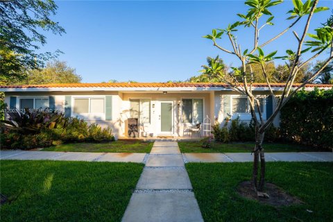 Villa ou maison à vendre à Biscayne Park, Floride: 3 chambres № 2068266 - photo 10