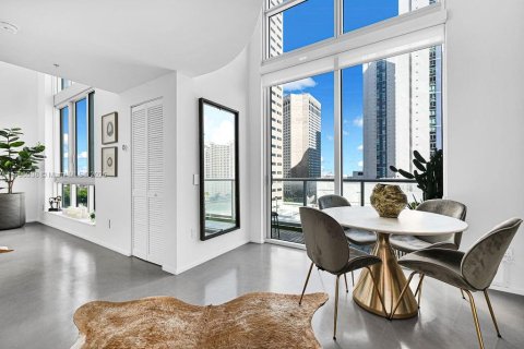 Condo in Miami, Florida, 1 bedroom  № 1738112 - photo 1