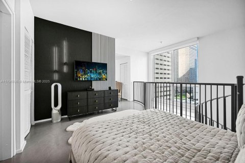 Condo in Miami, Florida, 1 bedroom  № 1738112 - photo 25