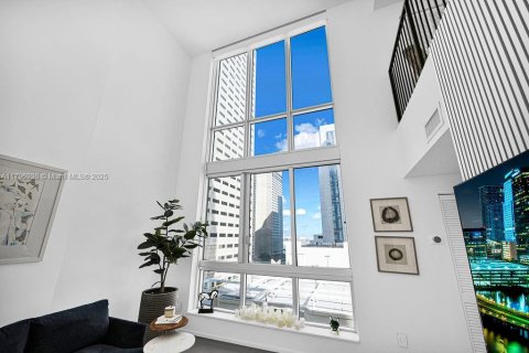 Condo in Miami, Florida, 1 bedroom  № 1738112 - photo 4