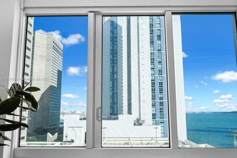 Condo in Miami, Florida, 1 bedroom  № 1738112 - photo 5