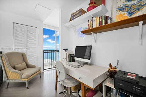 Condo in Miami, Florida, 1 bedroom  № 1738112 - photo 28
