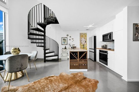 Condo in Miami, Florida, 1 bedroom  № 1738112 - photo 11