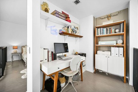Condo in Miami, Florida, 1 bedroom  № 1738112 - photo 27